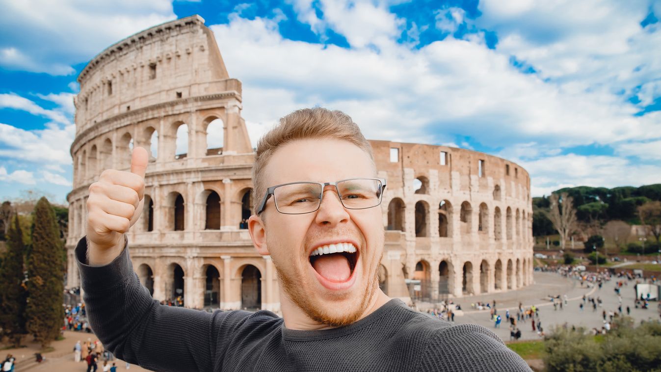 Beszöktek egy sörre éjszaka a római Colosseumba amerikai turisták