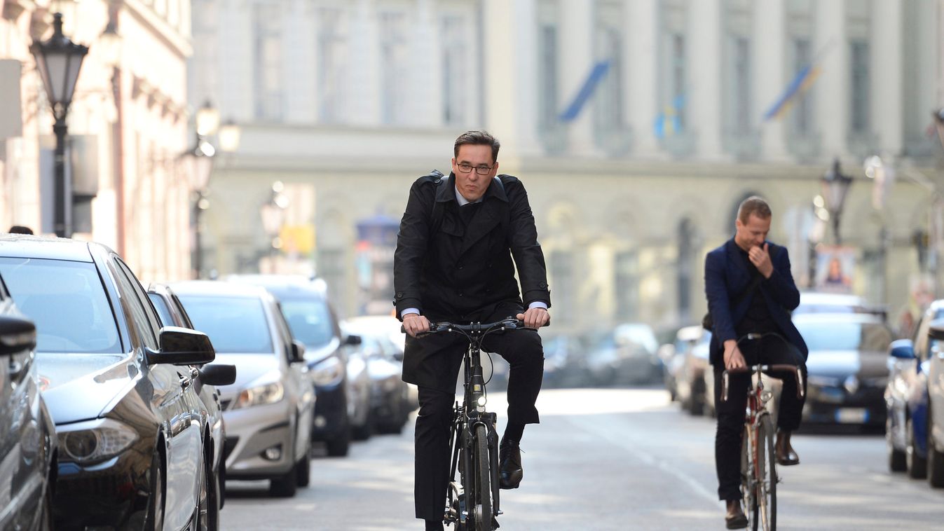 Ezért nincs Karácsonynak jogsija, többször is megbukott a vizsgán