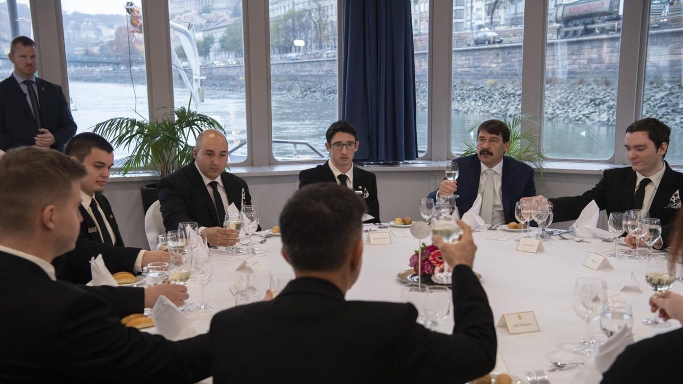 Díszebéden fogadta Áder János a kiváló ifjú szakmunkásokat