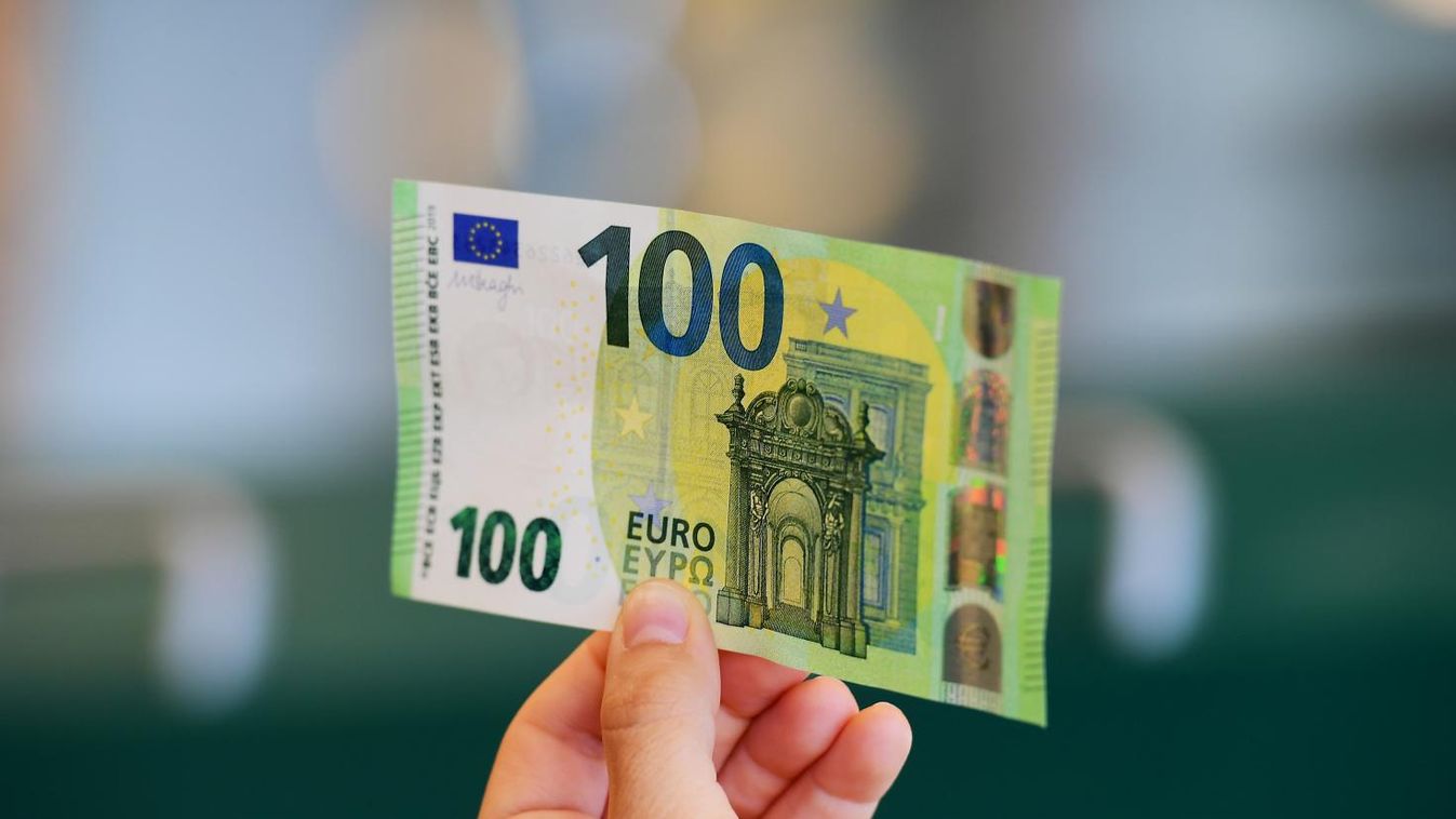 Forgalomba kerültek az új 100 és 200 eurós bankjegyek