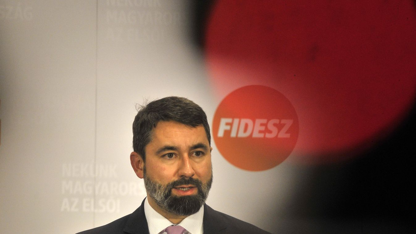 Hidvéghi: Brüsszel visszaél a hatalmával