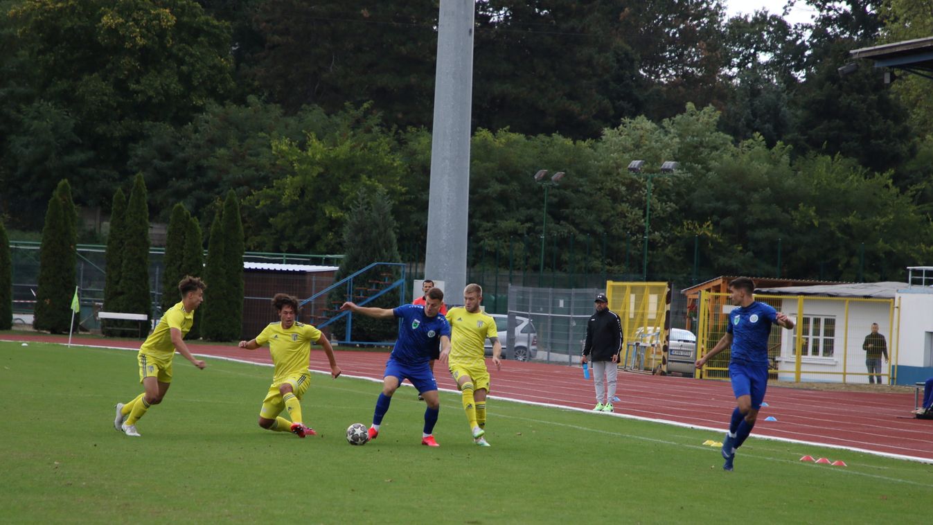 Kőkemény forduló vár a Komáromra és a Tatabányára