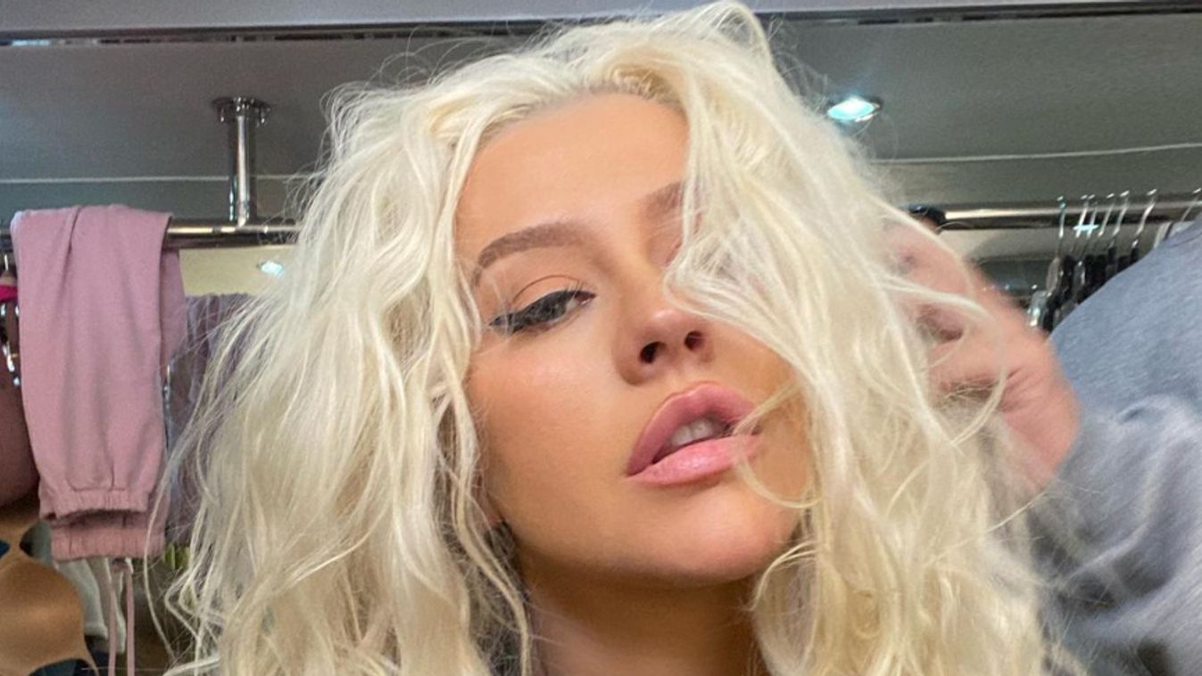 Hoppá! Így néz ki Christina Aguilera, amikor nincs rajta semmi