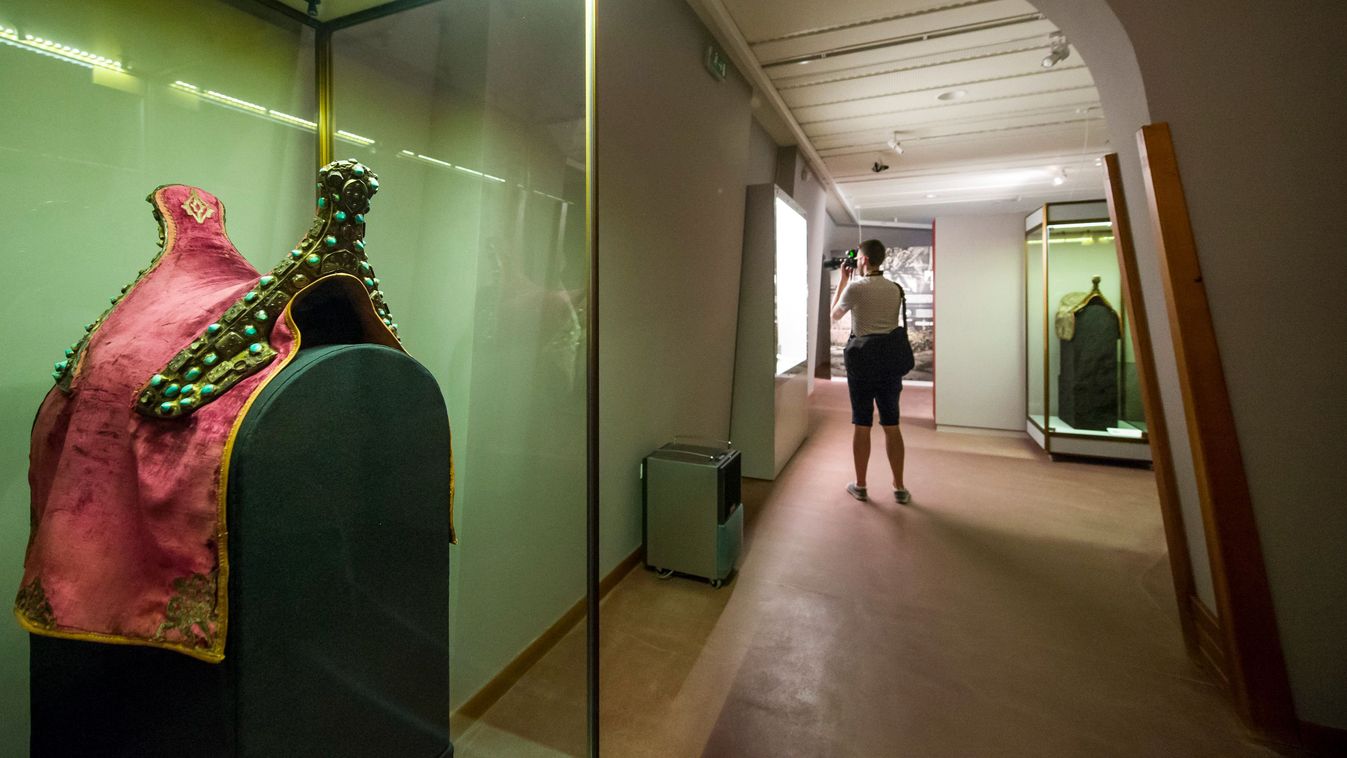 Jelentős adománnyal bővült az egri vármúzeum néprajzi gyűjteménye