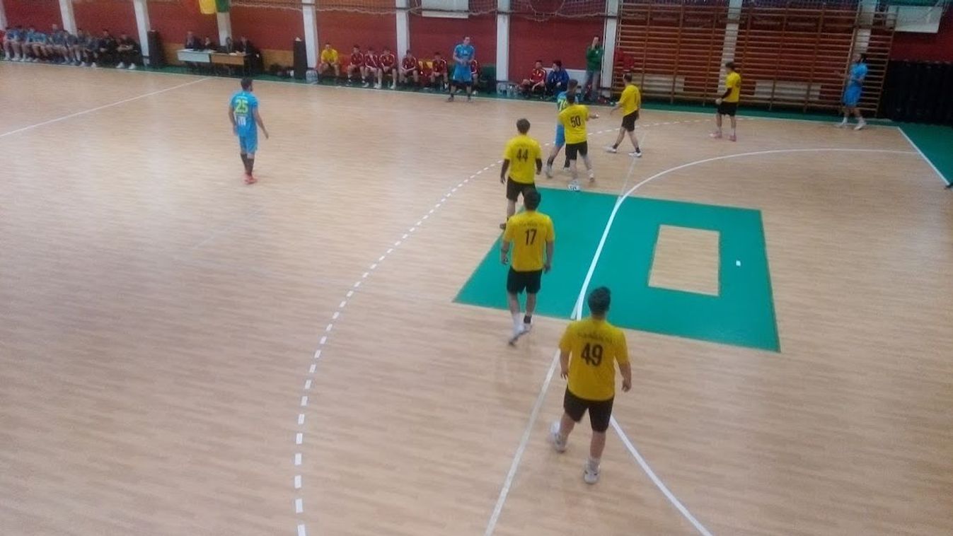 A férfi kézisek győzni tudtak, a komáromi hölgyek túl nagy előnyt adtak