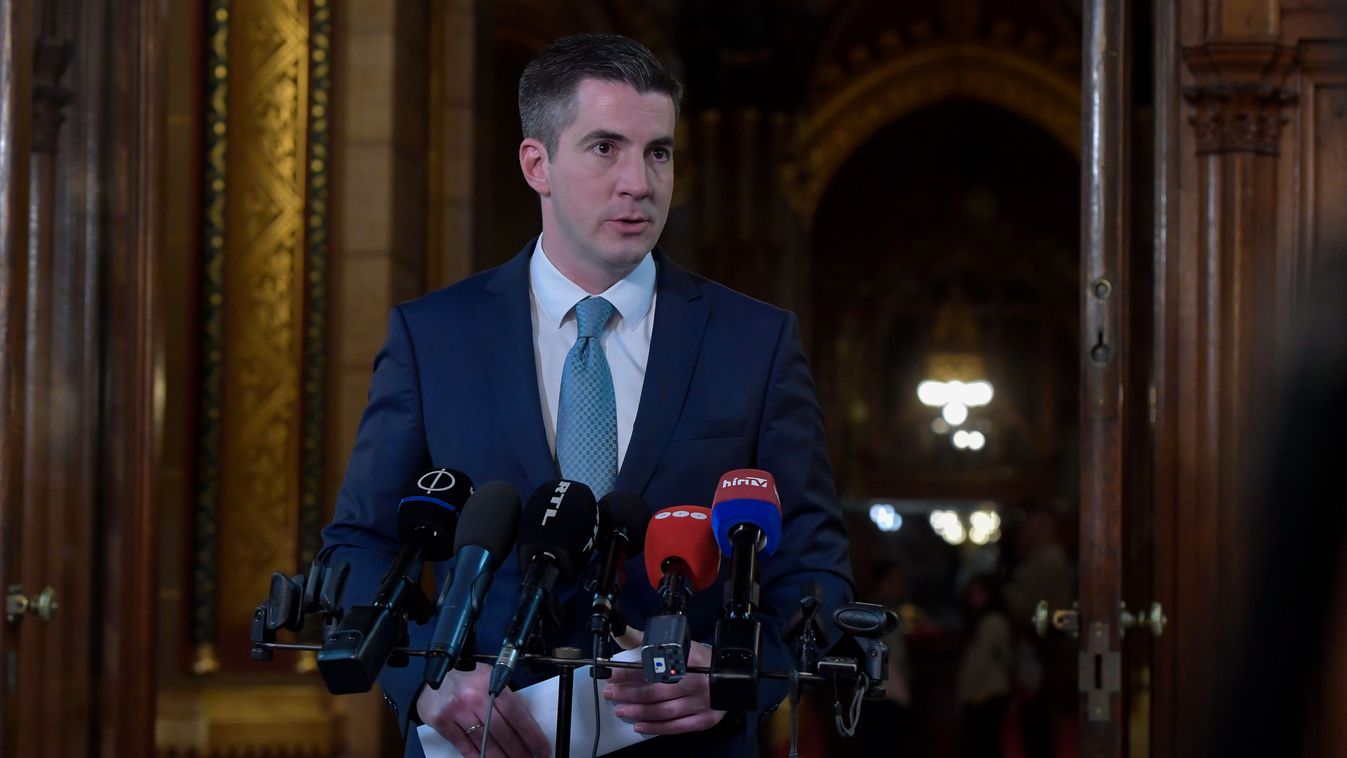Kocsis Máté a Momentumról: a pénz kell, a munka nem