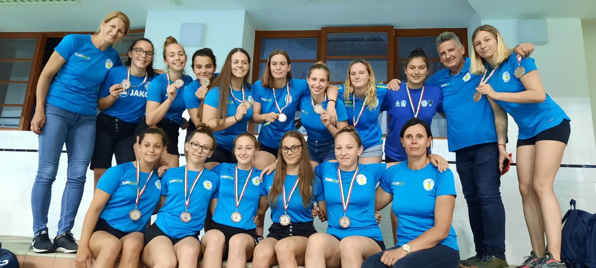 A TVSE Vízilabda Kft leány ifi csapata BRONZÉRMES lett az Országos leány ifjúsági bajnokságban .