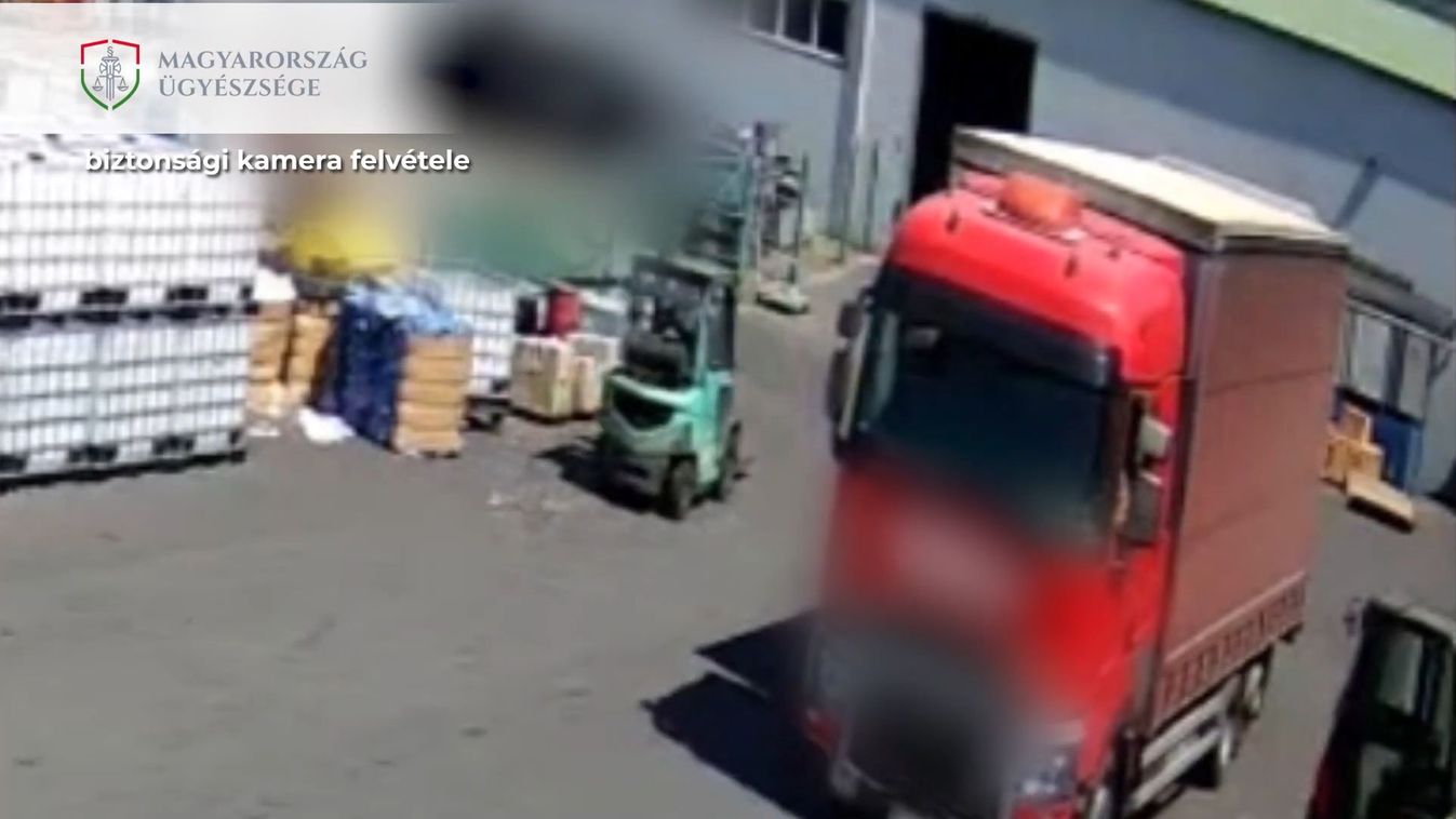 Videó: kamionos és targoncás kitervelt akciója okozott kárt az esztergomi cégnek