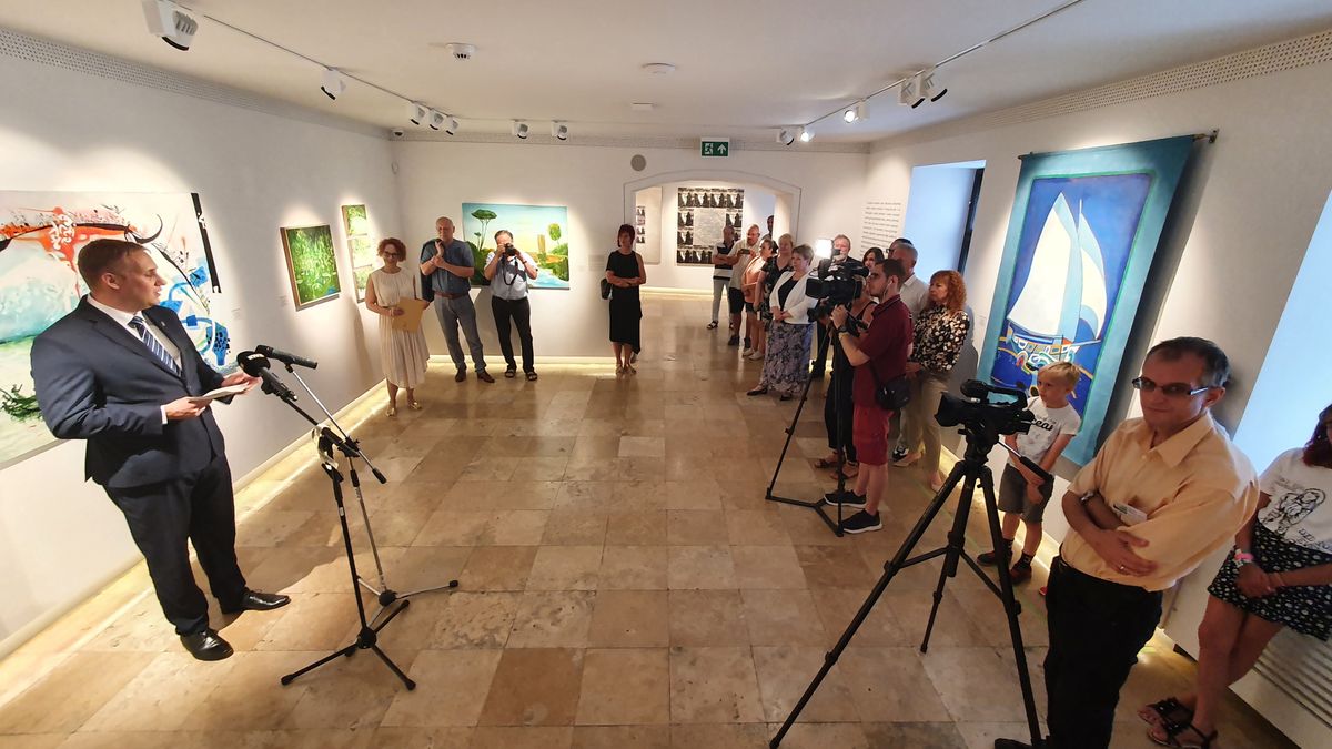 - Steindl Balázs, Esztergom alpolgármester a Duna Múzeum Árapály tényezők című új kiállítása megnyitóján
