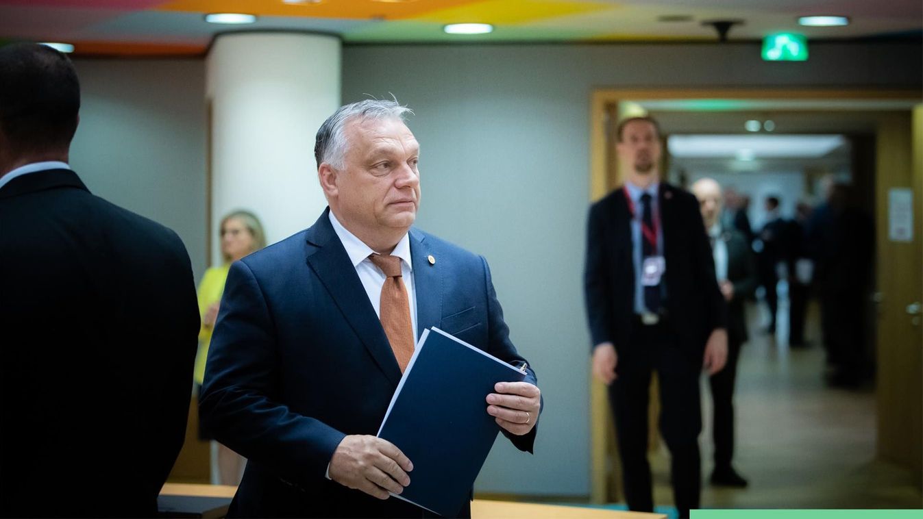 Nézőpont Intézet: Orbán Viktornál csak Ferenc pápa békepártibb