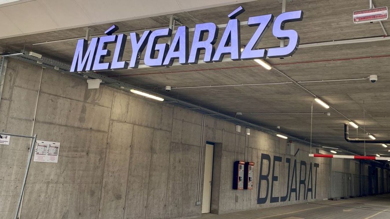 Nagy változás történt a tatabányai mélygarázsnál, már adják a jegyet a sorompónál