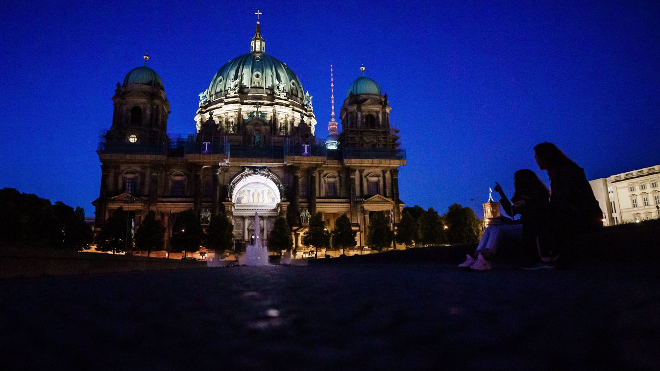 Hannoverben elzárták a meleg vizet, Berlinben lekapcsolták a közvilágítást