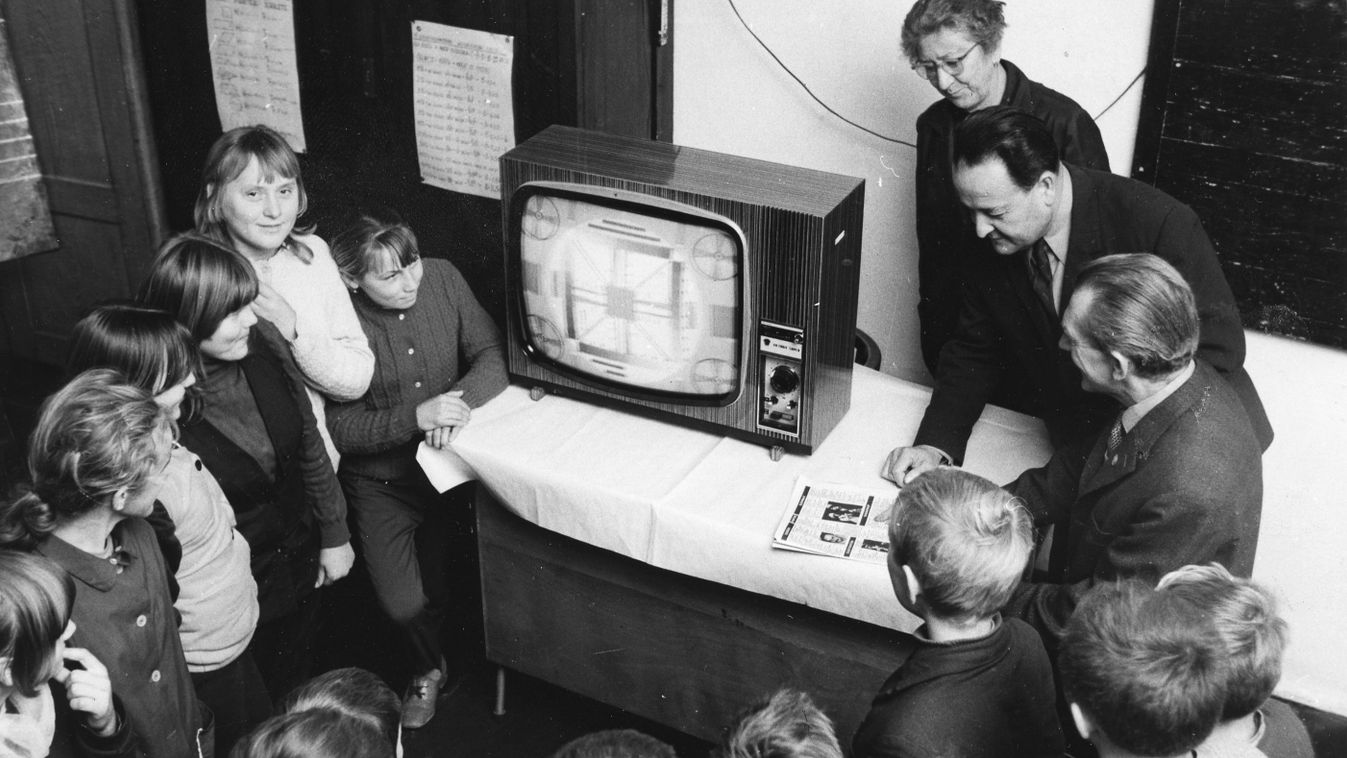 A legendás évek, amikor egy országot tanított Sinkovits és Öveges professzor a tévében (videók, fotók)