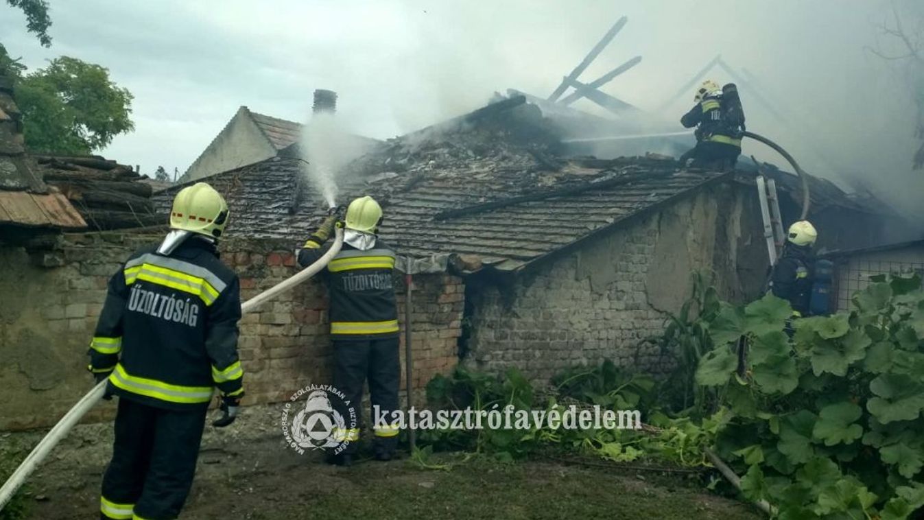 Segítséget kérnek a tűzkárosult ácsi családnak