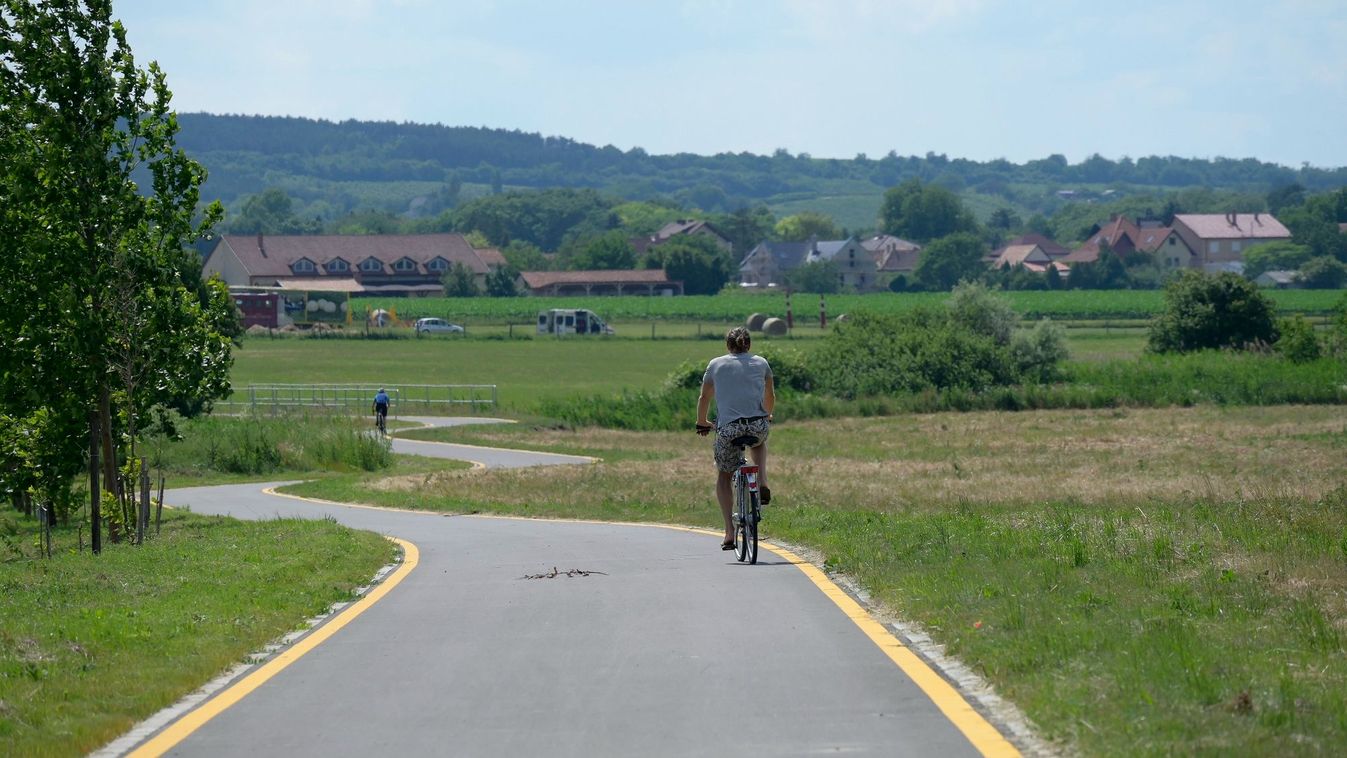 Újabb szakasszal Velencéig bővült a Budapest-Balaton kerékpárút