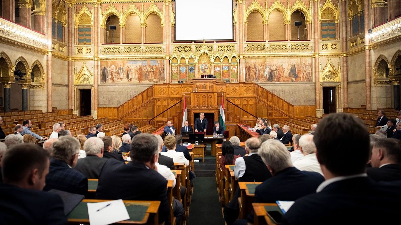 Politikai nyilatkozatban utasítja vissza a brüsszeli nyomásgyakorlást a Fidesz-frakció