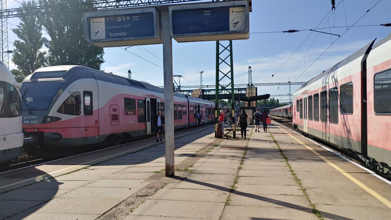 Itt vannak a részletek, hogy változott a vonat- és buszmenetrend Komárom-Esztergomban