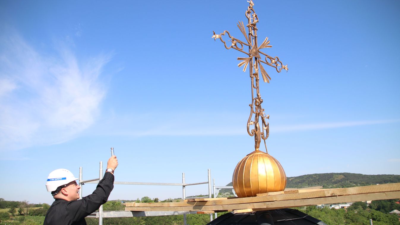 Megáldották a felújított csolnoki templomtornyot
