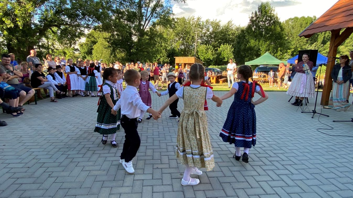 Pompás pásztorházi program: djembedobszó után jött az információáradat Héregről