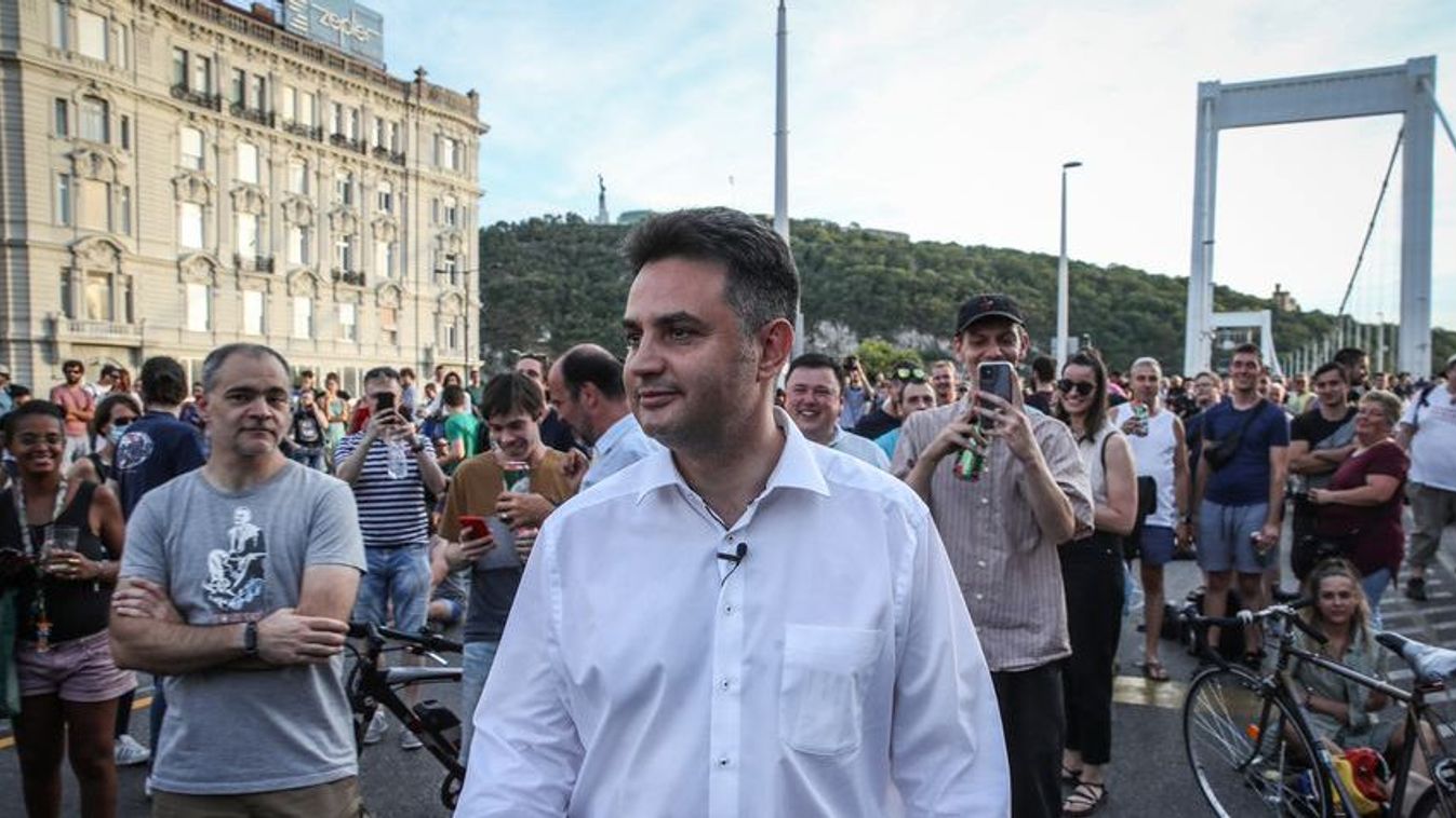 Márki-Zay állt a néhány száz fős katatüntetés élére, szerinte idióták a Fidesz szavazók