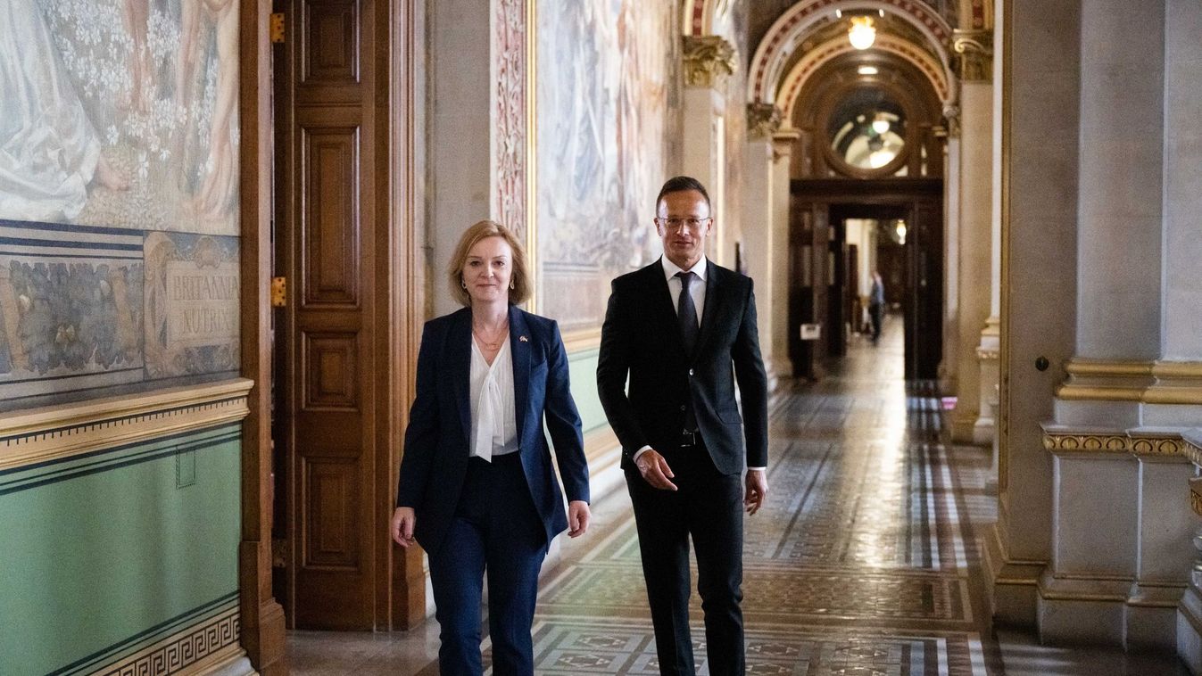 Brit kollégájával tárgyalt Szijjártó Péter