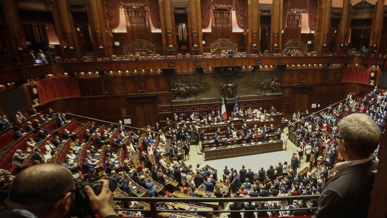 Feloszlatta az olasz parlamentet Sergio Mattarella államfő