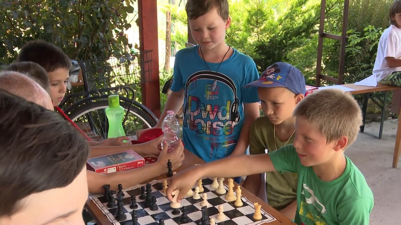 Komáromi mackót is kaptak a Máltai Szeretetszolgálattal táborozó gyerekek