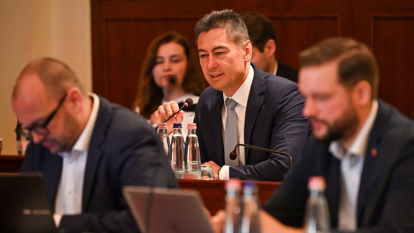Három baloldali polgármestert is megfúrna Budapesten a DK és a Momentum