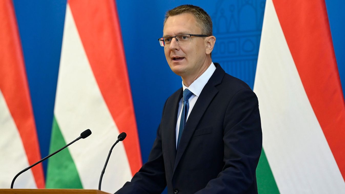 Rétvári: globális válságban is a magyar érdeket kell követnünk