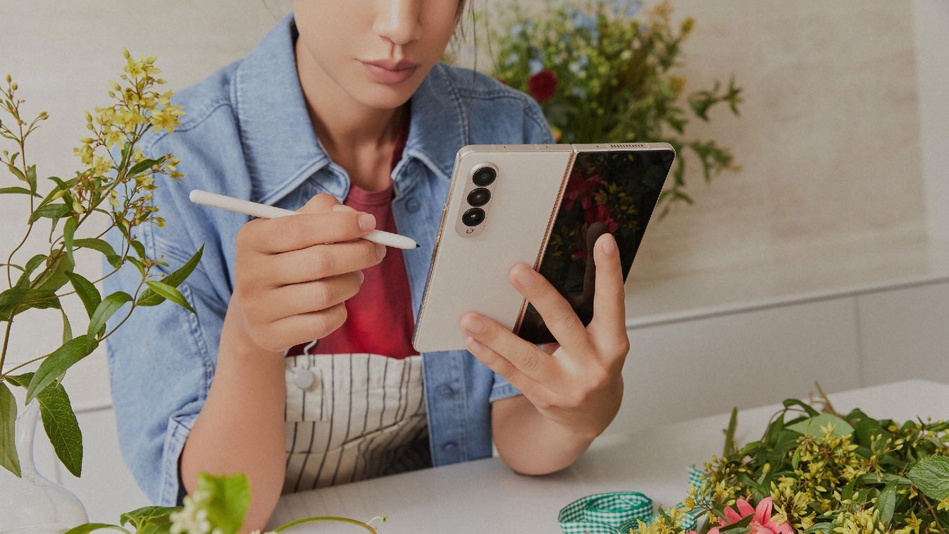 Itt vannak a Samsung idei hajlítható okostelefonjai