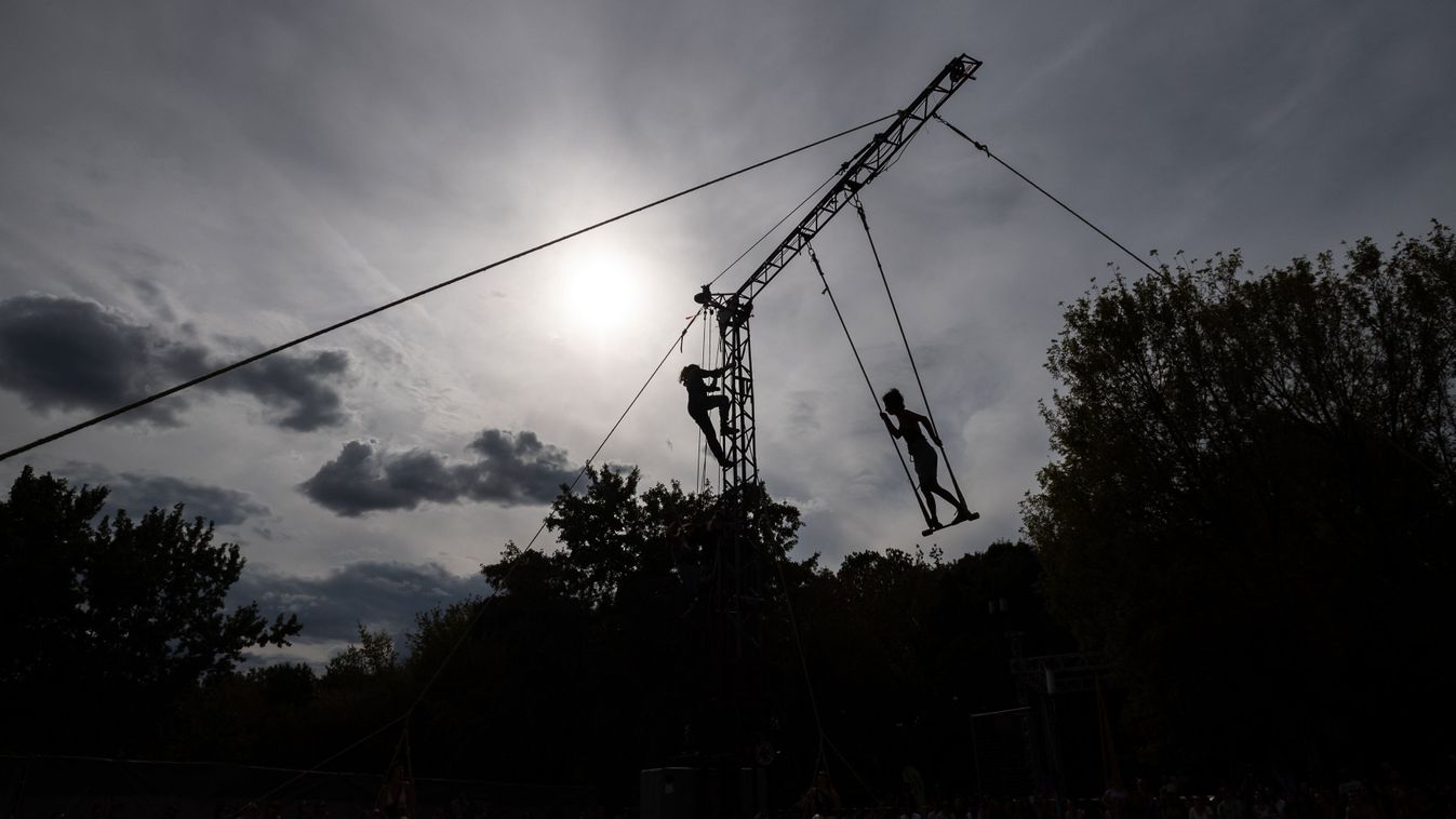 Nyolc métert zuhant a Szigeten egy artista