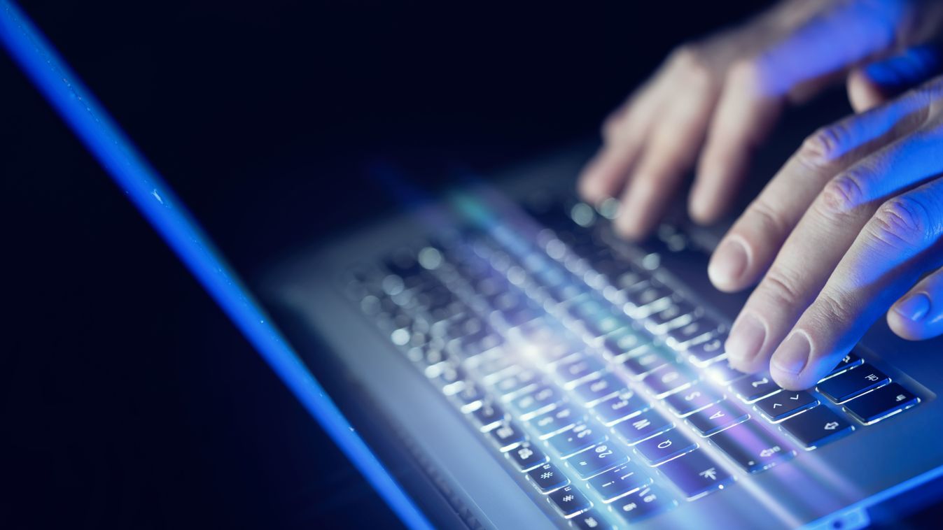 Téged is ellophatnak a neten, és nem a feltört Facebook-fiók lesz a legnagyobb bajod