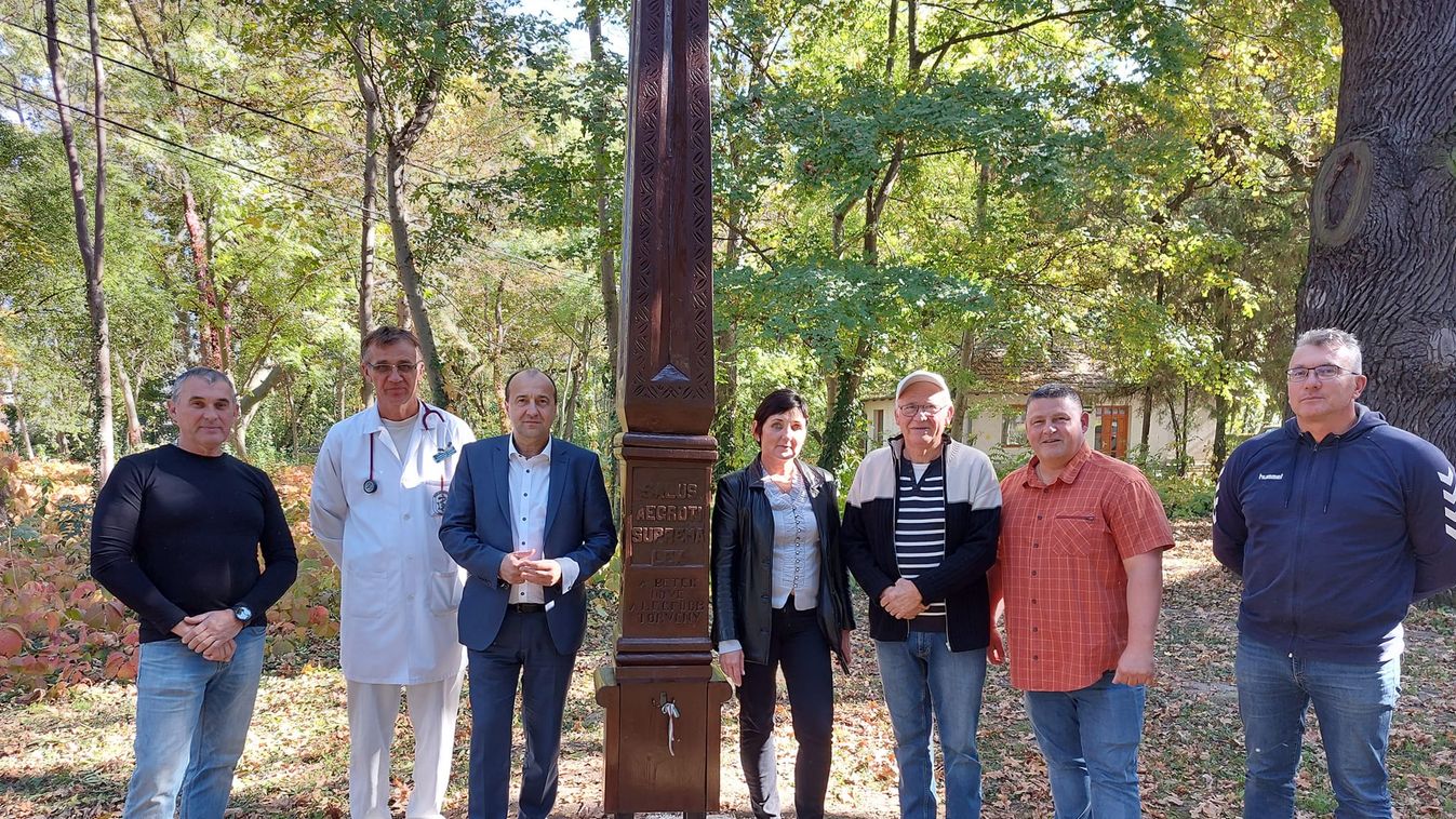 Felújították a komáromi Selye János Kórház kopjafáját