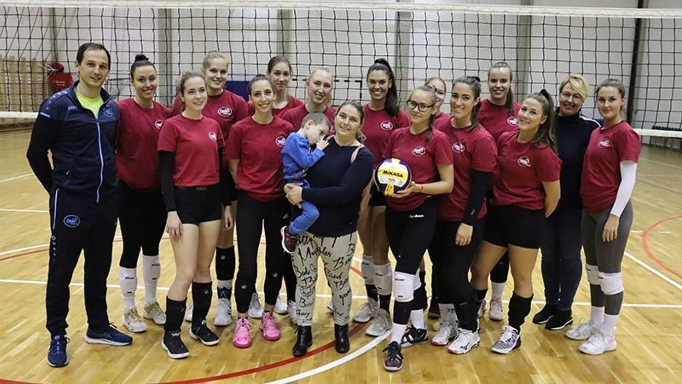 A röplabdás lányok szerveznek gyűjtést a koraszülött tatabányai Zolikának