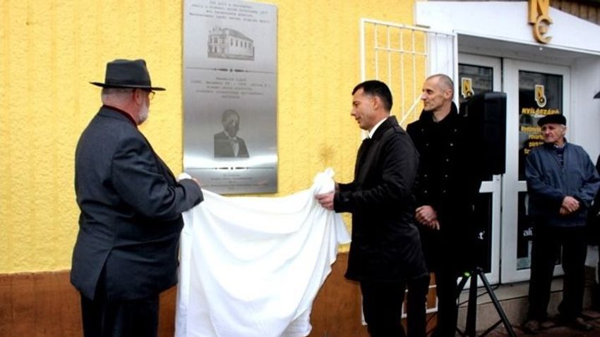 KEMMA – Emléktáblát avattak a híres kisbéri zsidó építész halálának évfordulója alkalmából