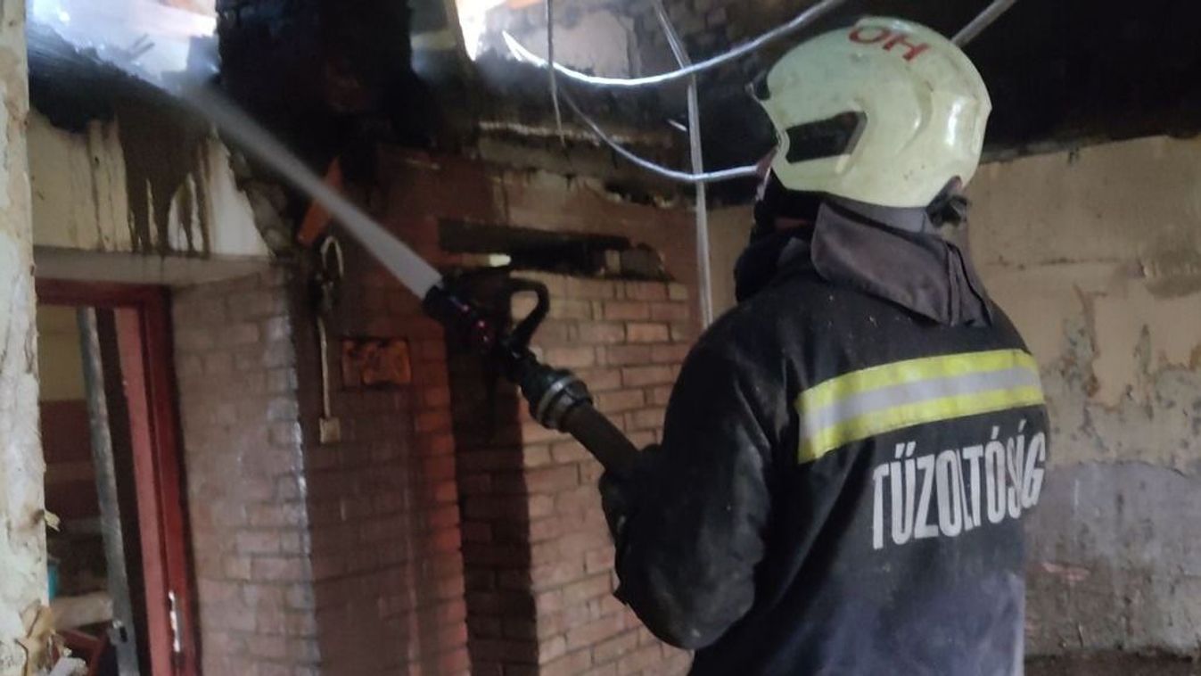 Szívműtétre vitte kétéves fiát, közben kiégett az otthona az orosházi férfinak