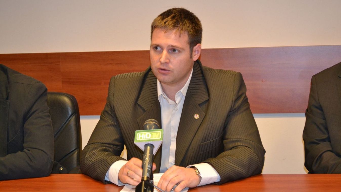 Khéner László reméli, hogy két másodosztályú csapatunk is lesz jövőre