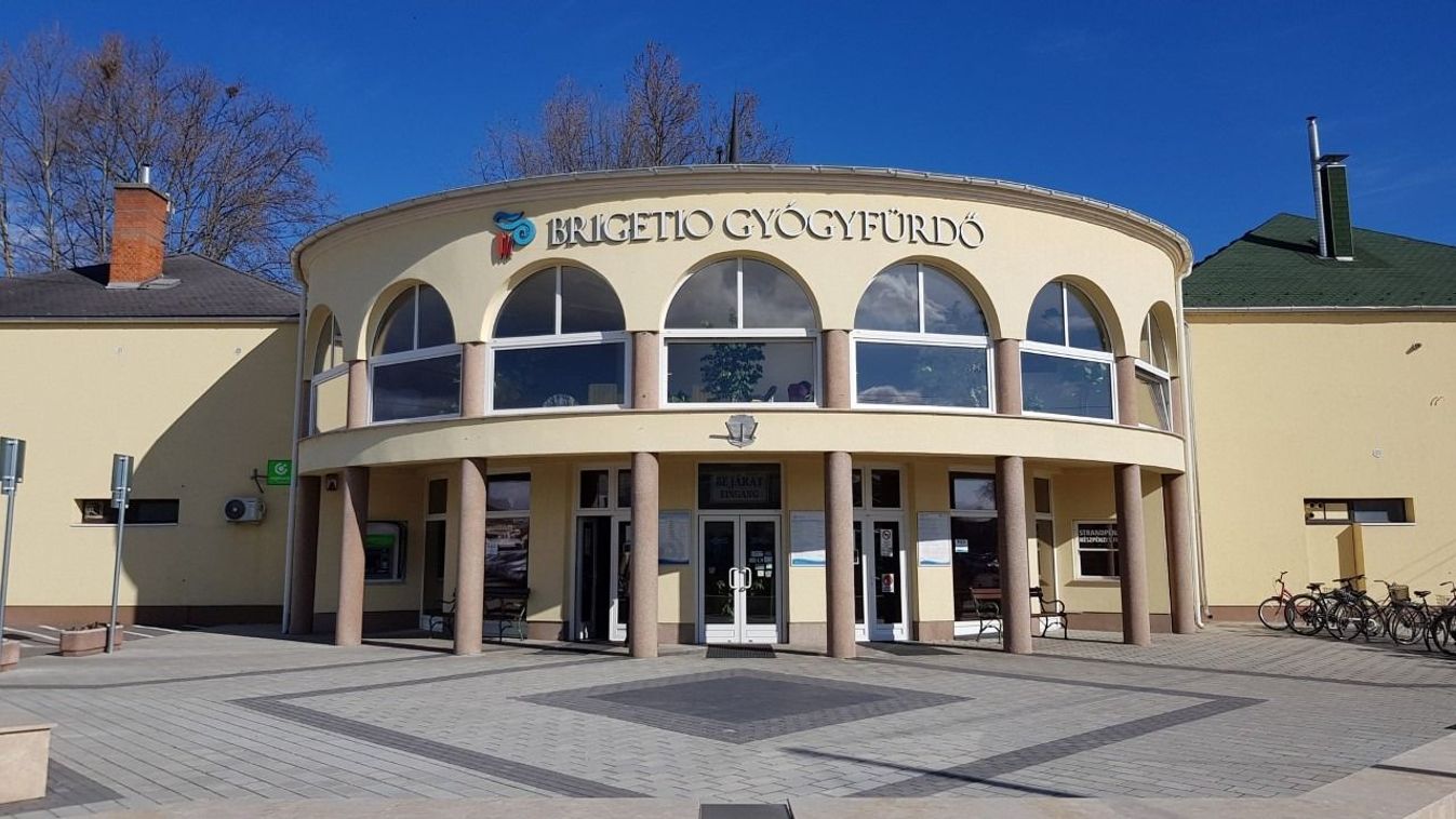 Újranyit a szőnyi posta, nem zár be a Brigetio uszodája