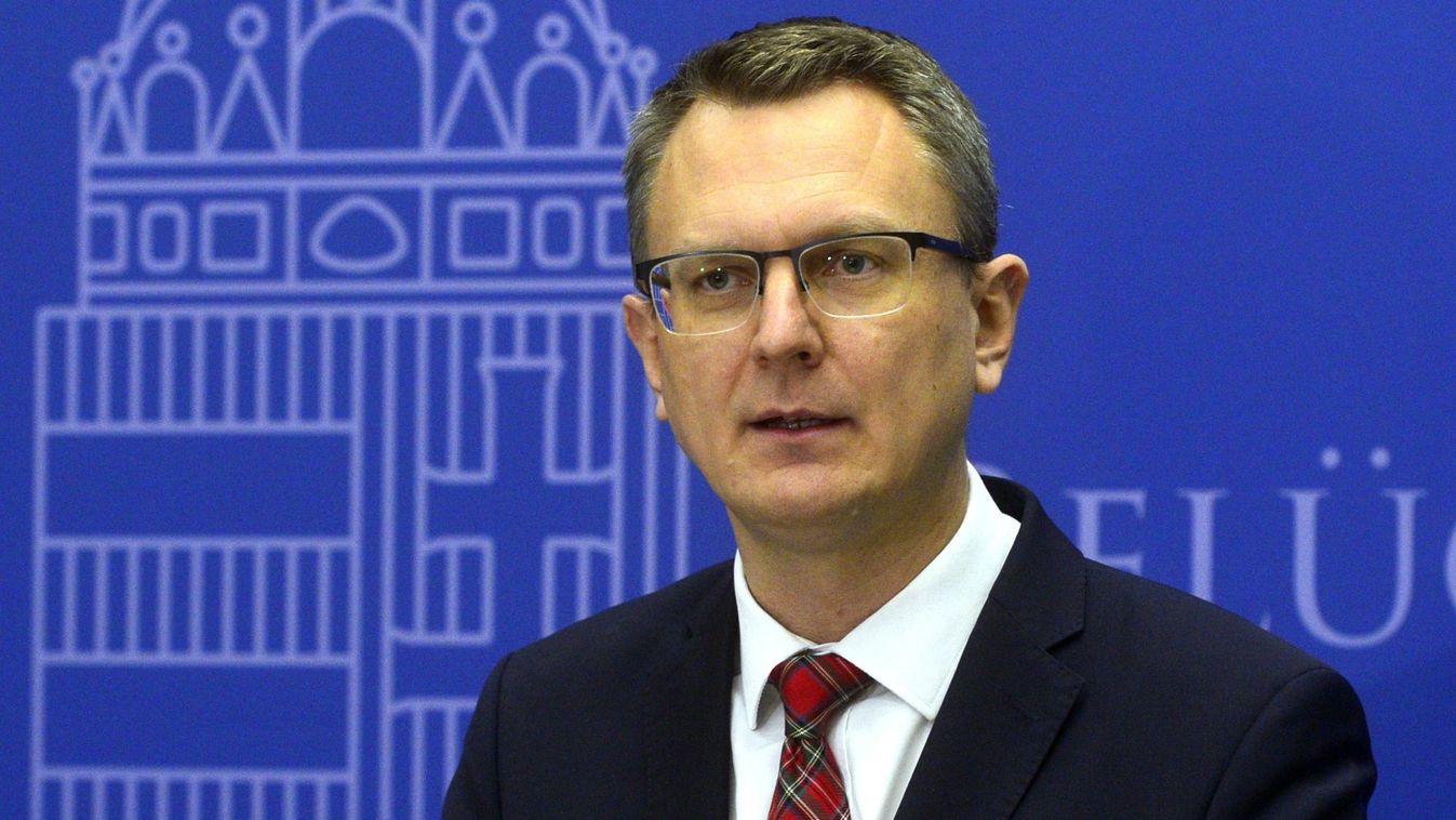 Rétvári Bence: az orvosok és a pedagógusok bére is emelkedik január elsejétől