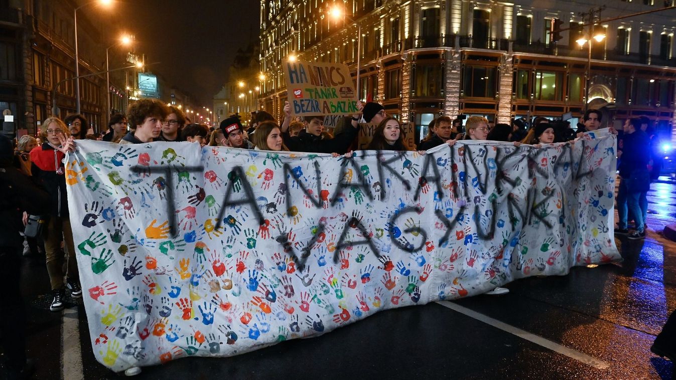 Rétvári: a baloldal becsapta a magyar pedagógusokat