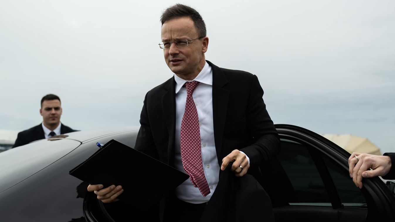 Szijjártó Péter Dél-Koreába utazik