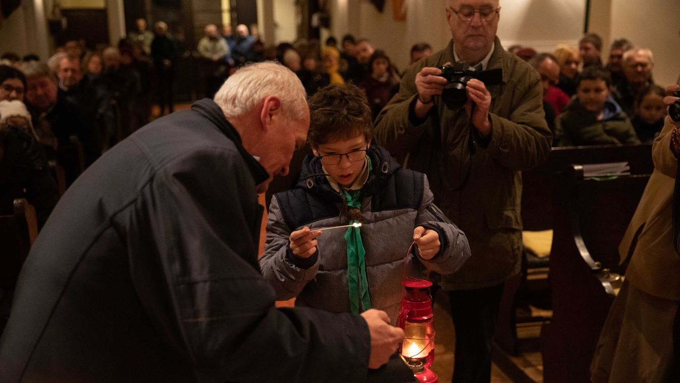 A béke lángja érkezet Héregre - fotók