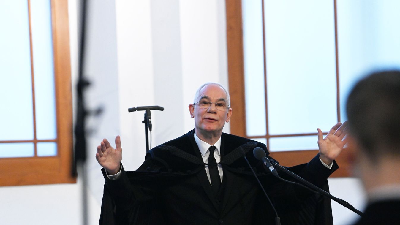Balog Zoltán: Isten kisgyermekként akar velünk lenni