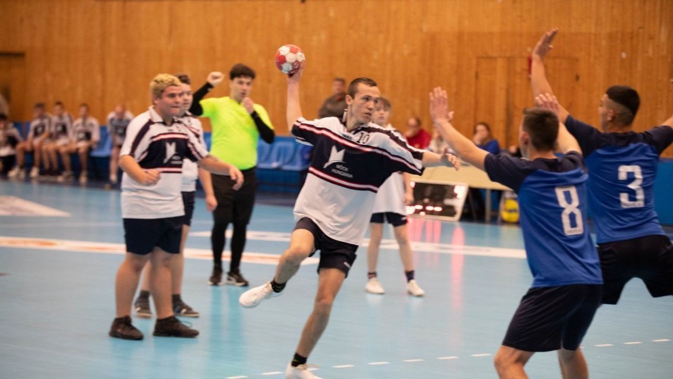 Speciális kézilabdaverseny volt a Földiben