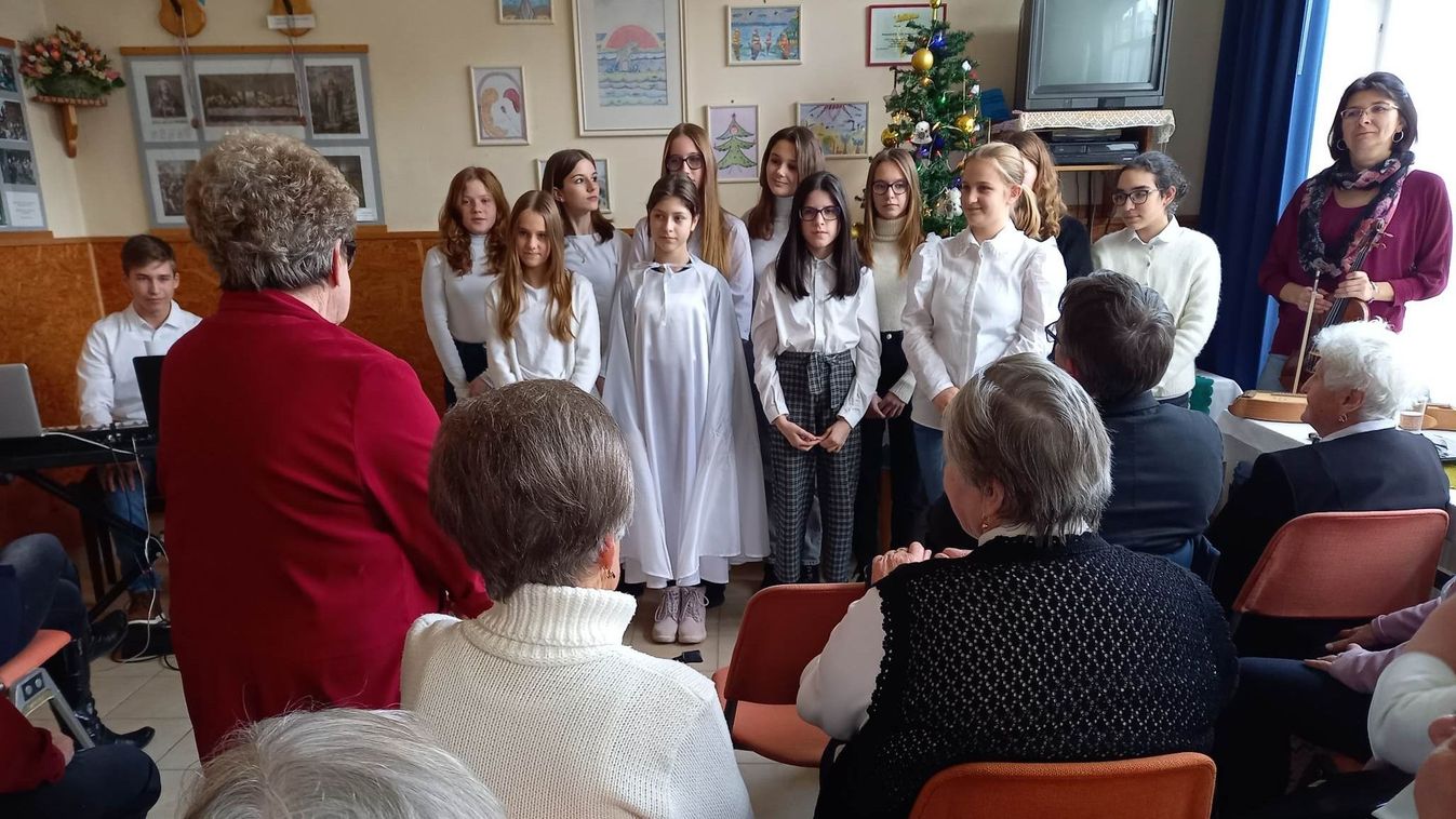 Karácsonyoztak a tatai sorstársak