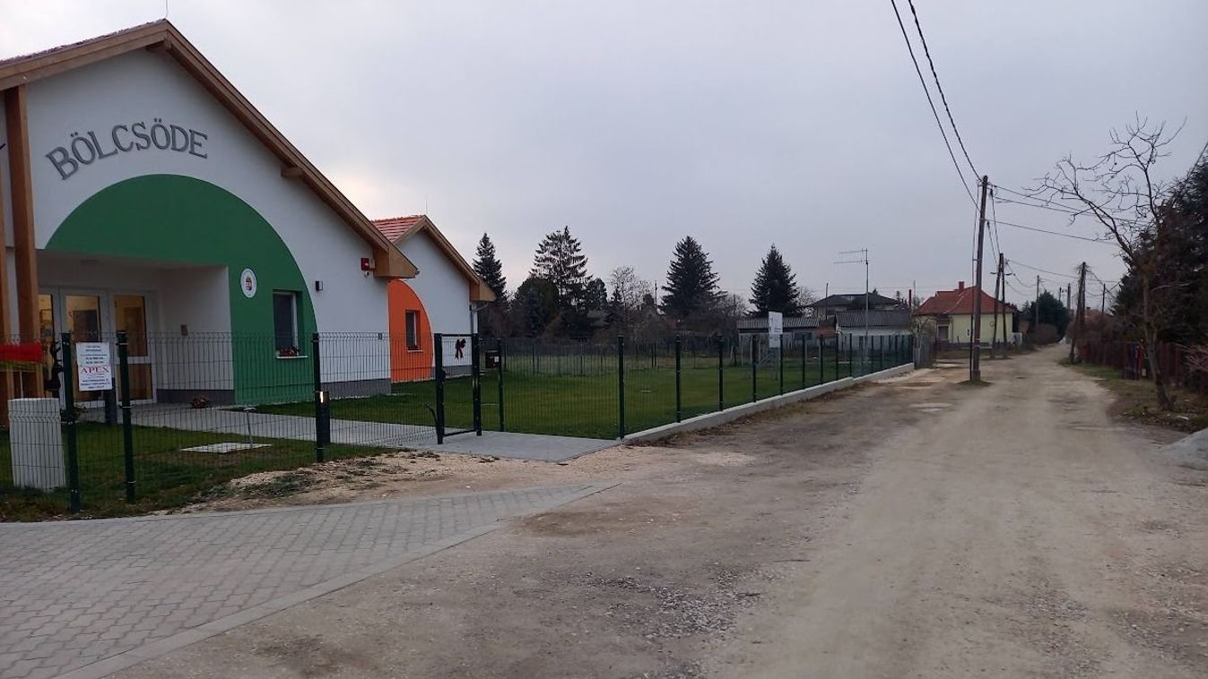 Tavaszra készülhet el a tatai bölcsihez az aszfaltos út