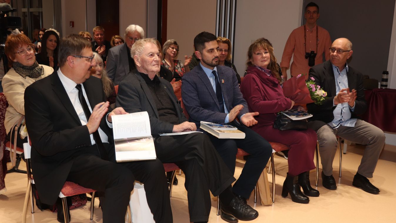 Szabó István és Varga Ágota is ott volt a tatabányai „legendás” könybemutatón (képek)