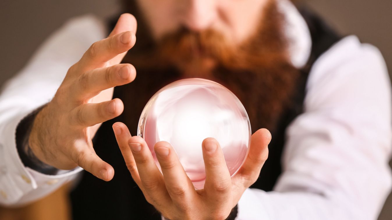 Áradások, világszerte jelentkező áramszünetek - ezt jósolta az emberiségnek 2023-ra egy asztrológus