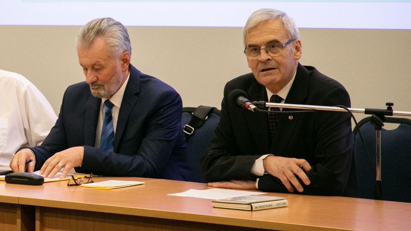 Tőkés Lászlót látták vendégül az Árpád Gimnáziumban