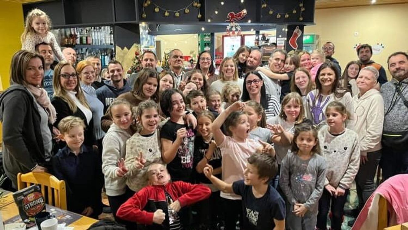 Ünnepeltek a Tatabánya legkisebb lány focistapalántái